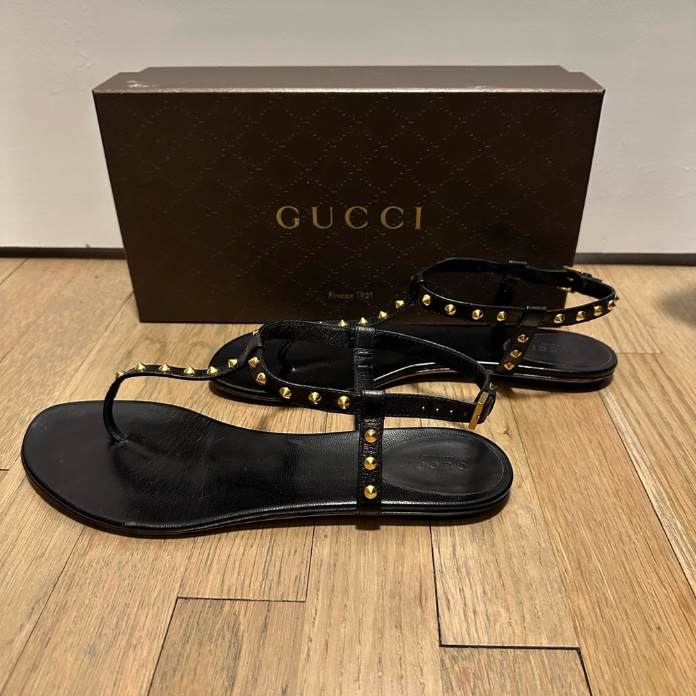 Gucci Size 10 Black Studded T Strap Sandal